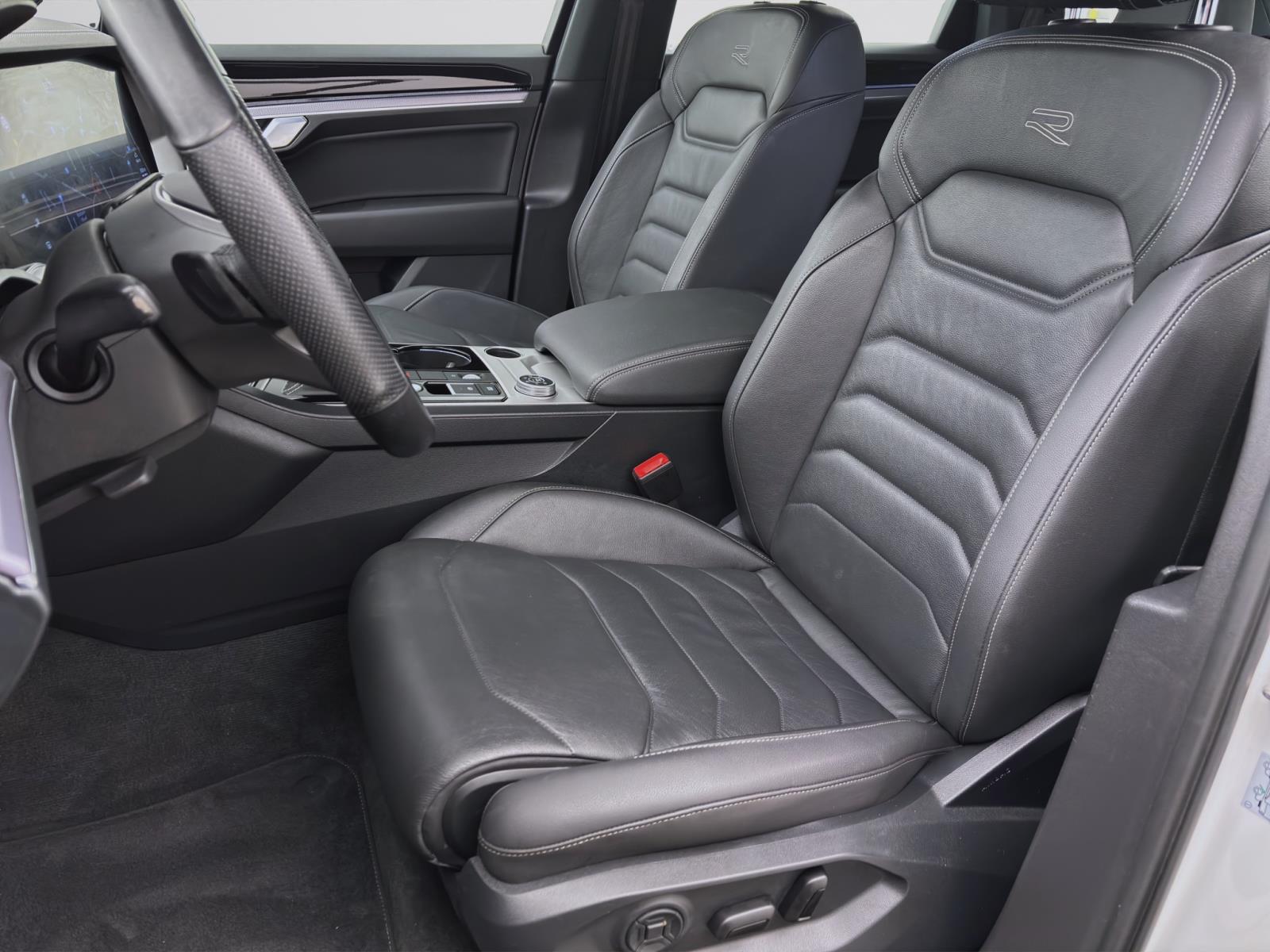 Volkswagen Touareg 3.0 TDI 4M Tiptronic R-LINE NAVI LED SITZHZG LM19