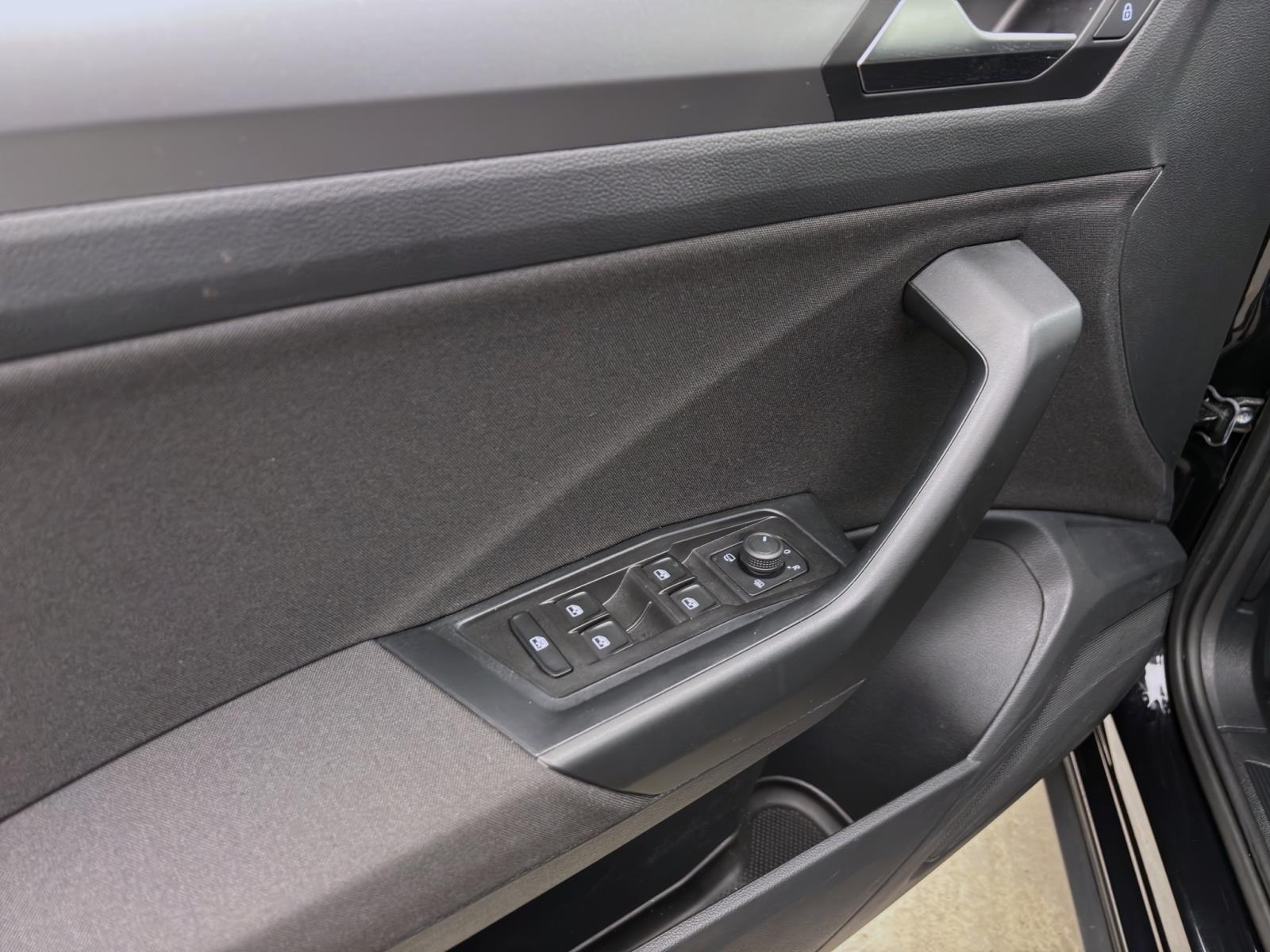 Volkswagen T-Roc 2.0 TDI DSG LIFE LED+ PDC KAMERA NAVI