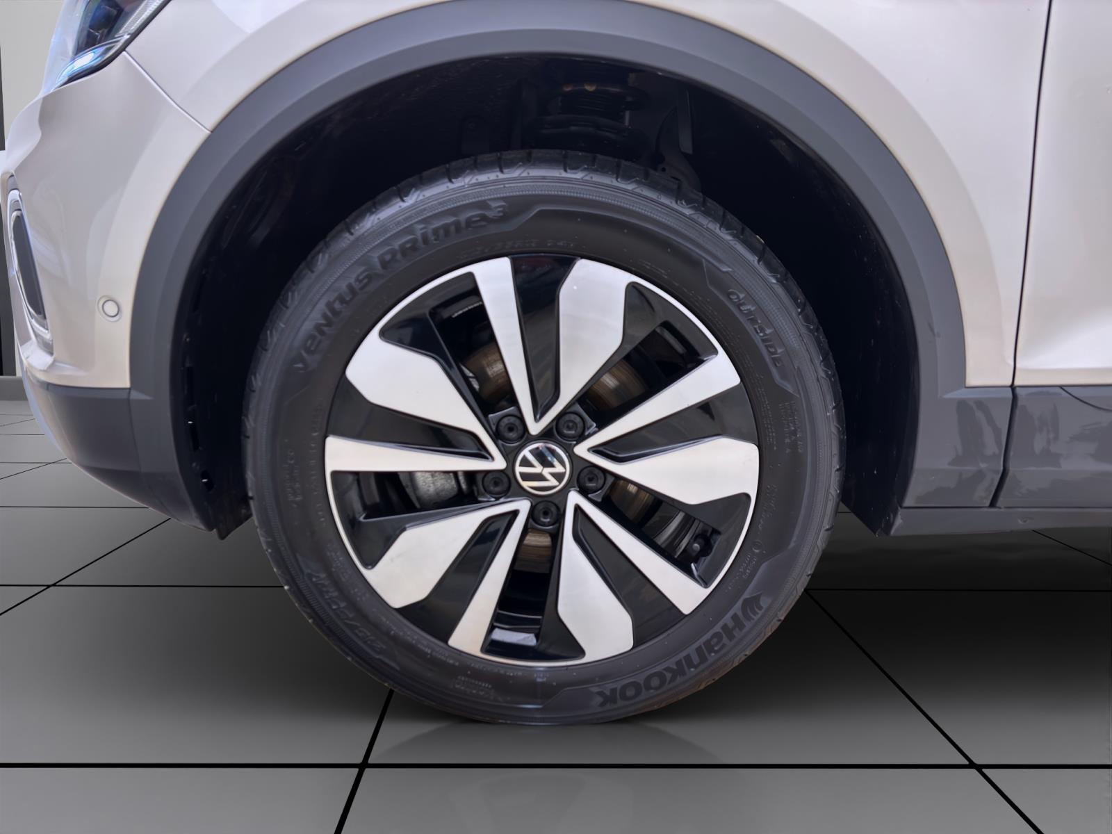 Volkswagen T-Roc 1.5 TSI DSG MOVE LED KAMERA D.COCKPIT CLIMATRONIC
