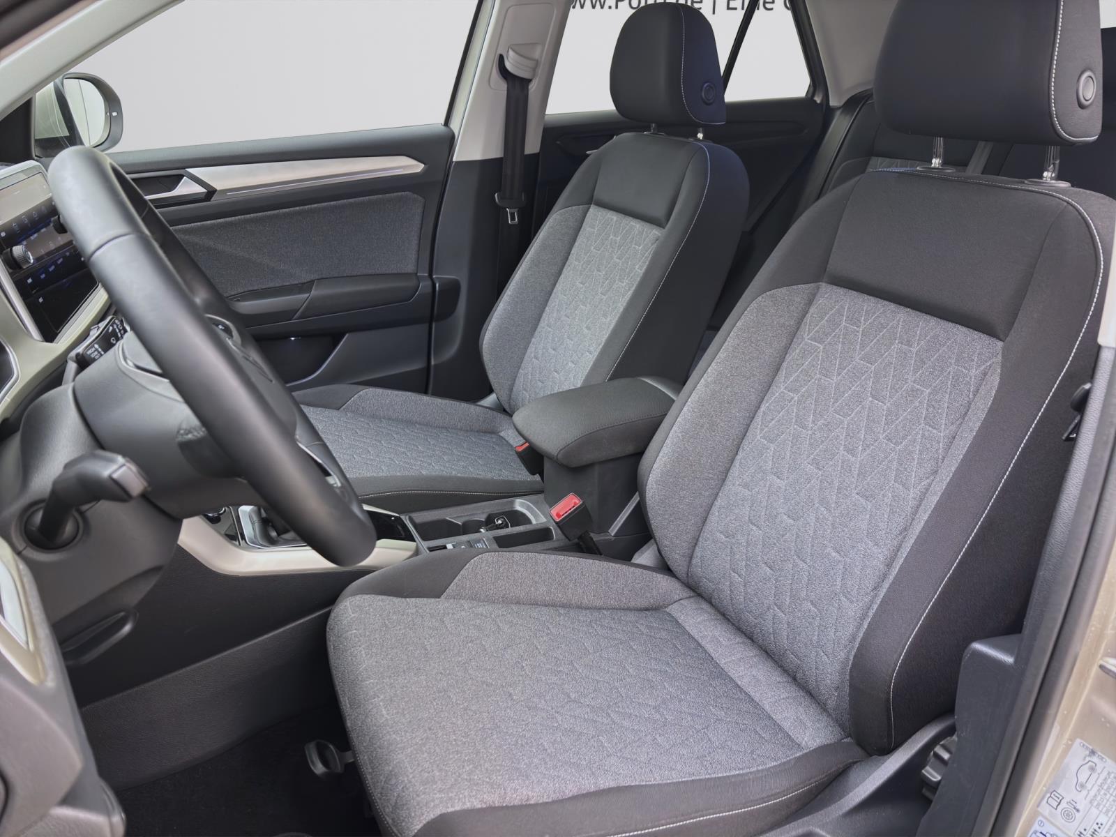 Volkswagen T-Roc 1.5 TSI DSG MOVE LED KAMERA D.COCKPIT CLIMATRONIC