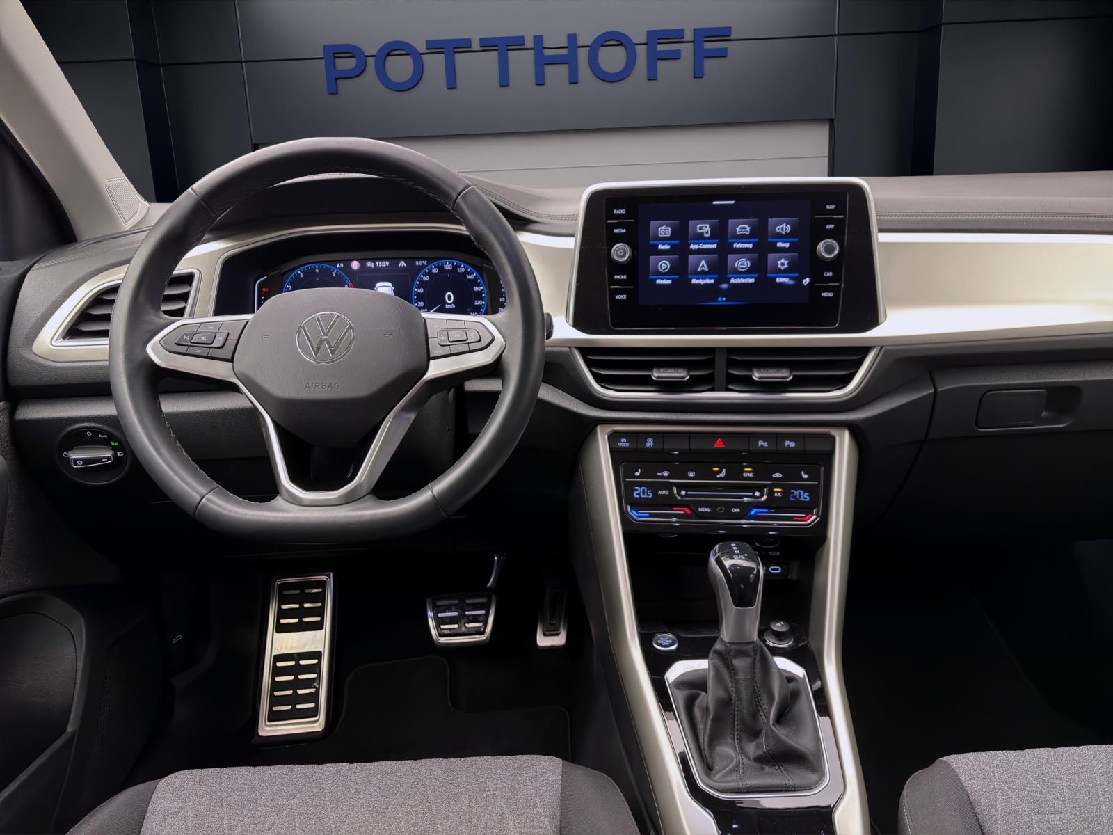 Volkswagen T-Roc 1.5 TSI DSG MOVE LED KAMERA D.COCKPIT CLIMATRONIC