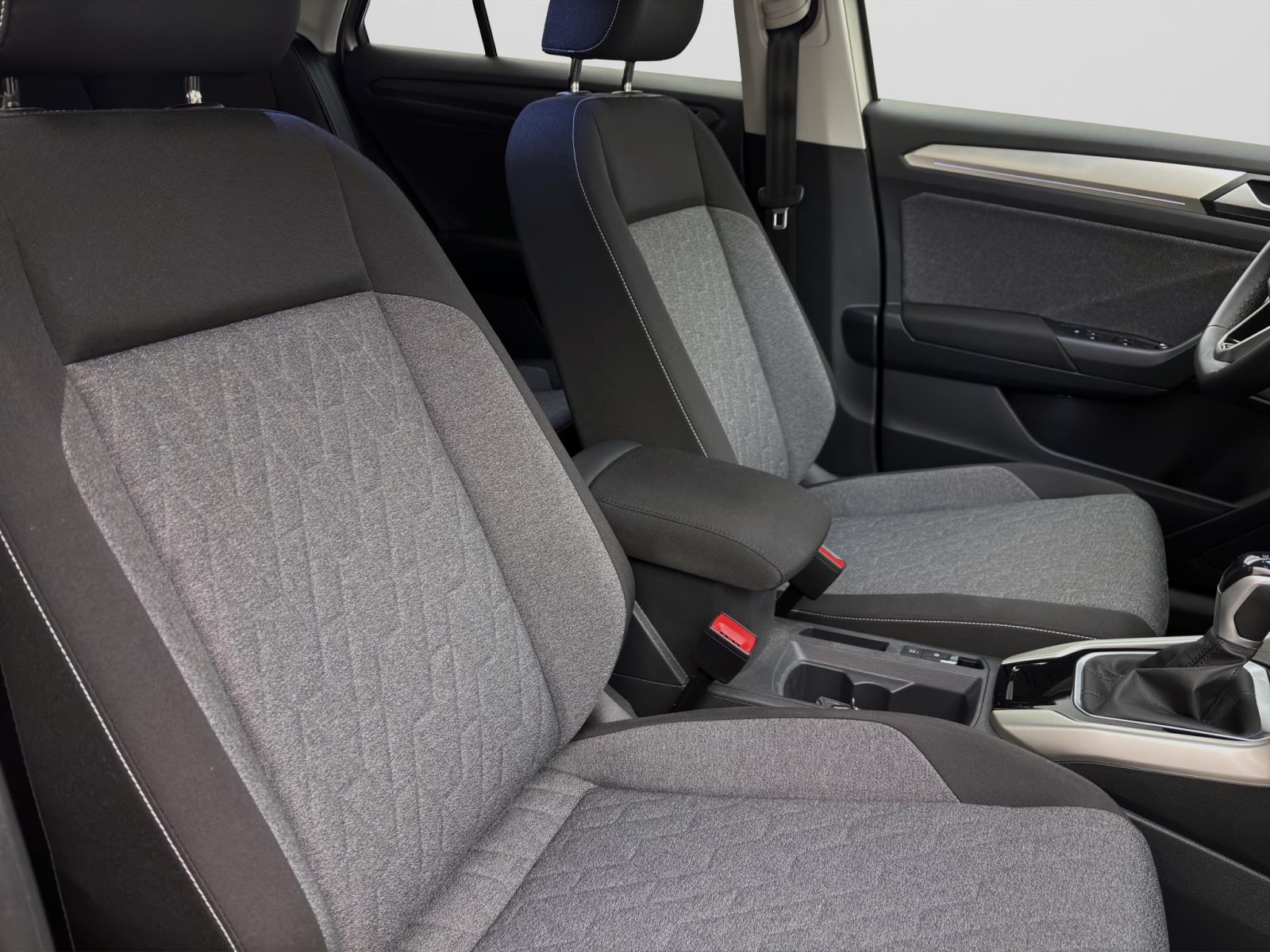 Volkswagen T-Roc 1.5 TSI DSG MOVE LED KAMERA D.COCKPIT CLIMATRONIC
