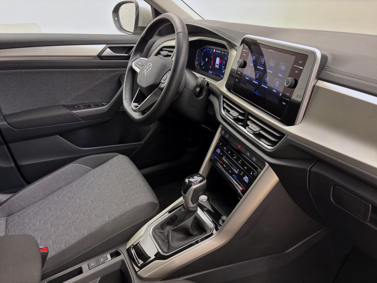Volkswagen T-Roc 1.5 TSI DSG MOVE LED KAMERA D.COCKPIT CLIMATRONIC