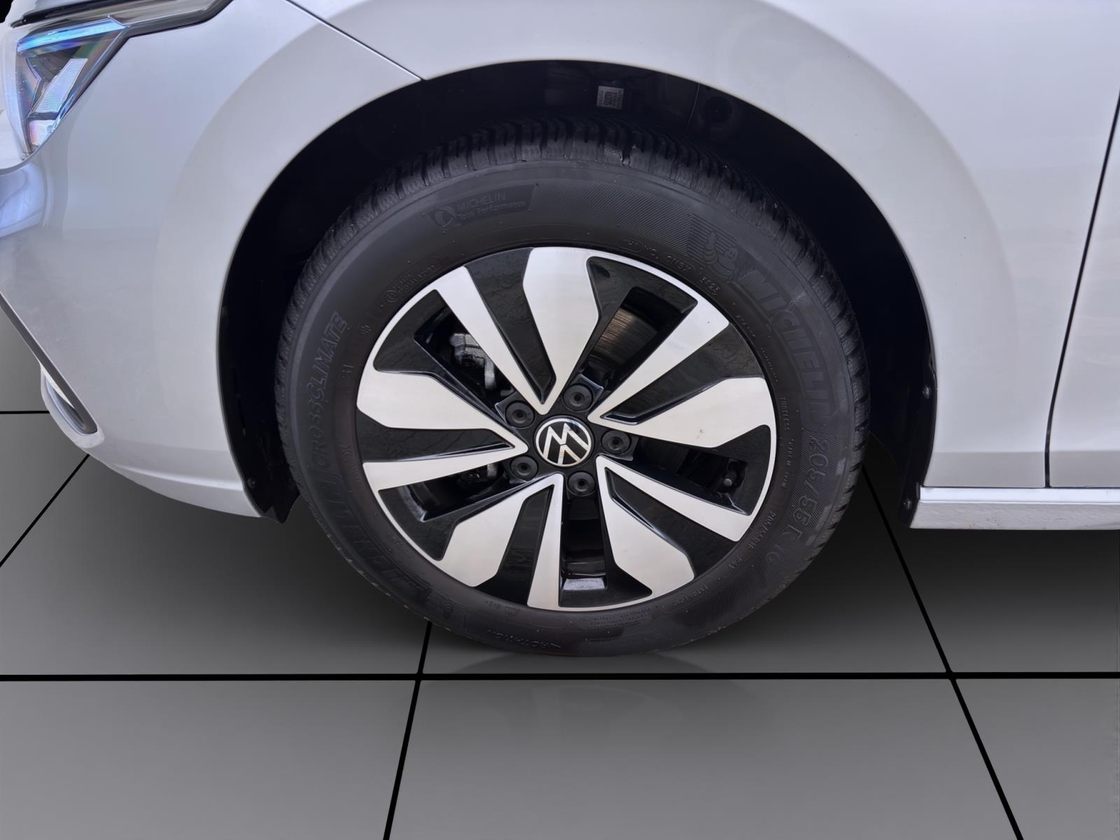 Volkswagen Golf Variant 1.0 TSI MOVE PDC LED SITZHZG D.COCKPIT