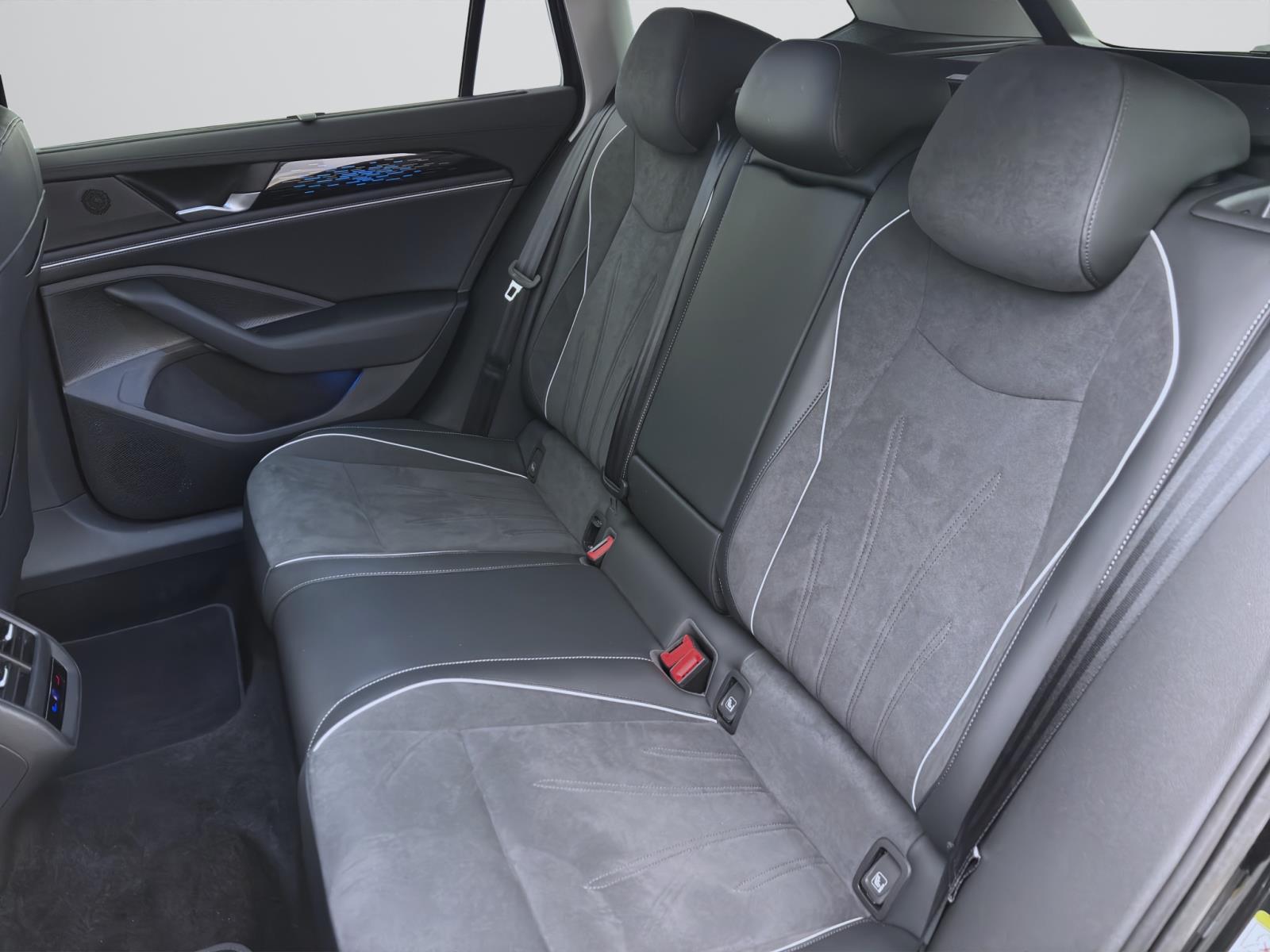 Volkswagen Passat Variant 2.0 TDI DSG ELEGANCE MATRIX D.COCKPIT SITZHZ LM17