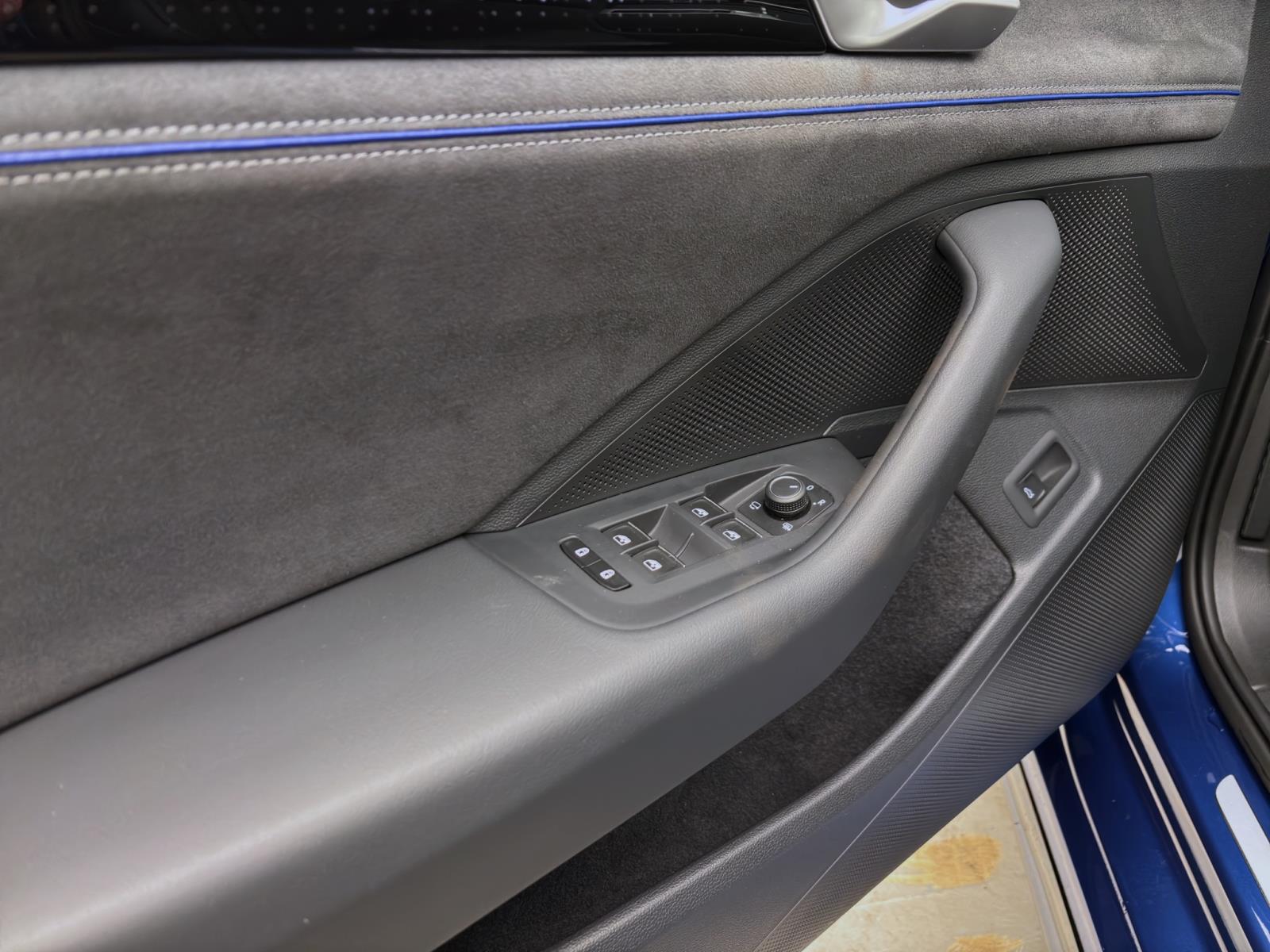 Volkswagen Passat Variant 2.0 TDI DSG R-LINE MATRIX HuD eKLAPPE AHK