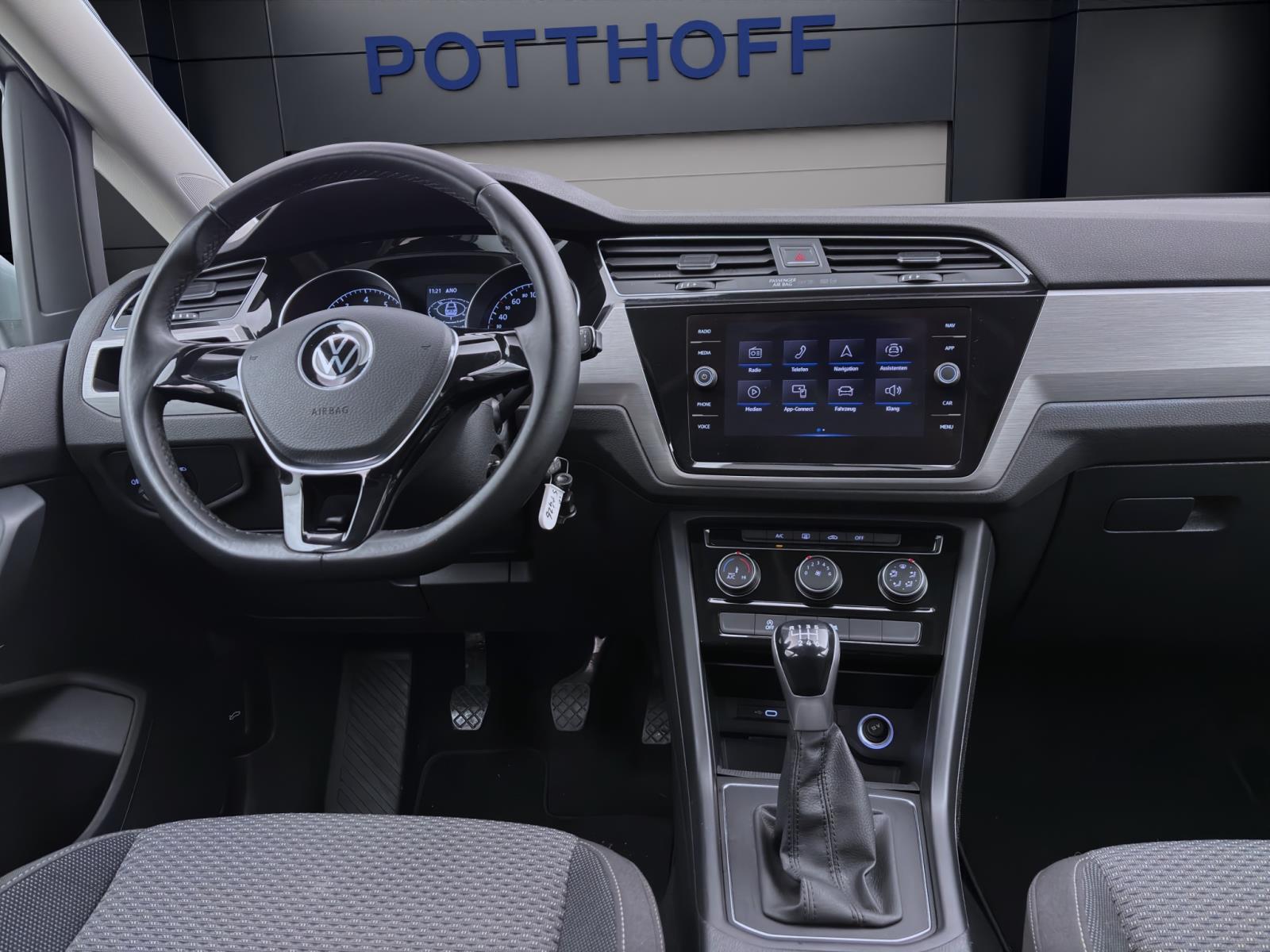 Volkswagen Touran 1.5 TSI COMFORTLINE NAVI KLIMA LM16 DAB+