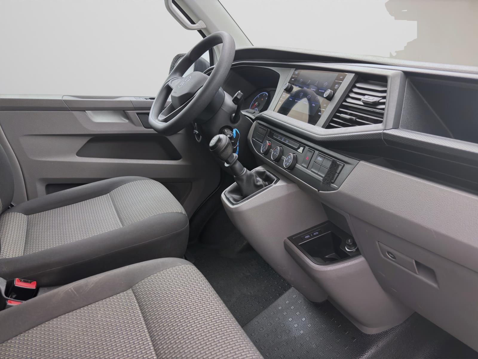 Volkswagen T6.1 Transporter Kombi 2.0 TDI 9-SITZER KLIMA NAVI PDC