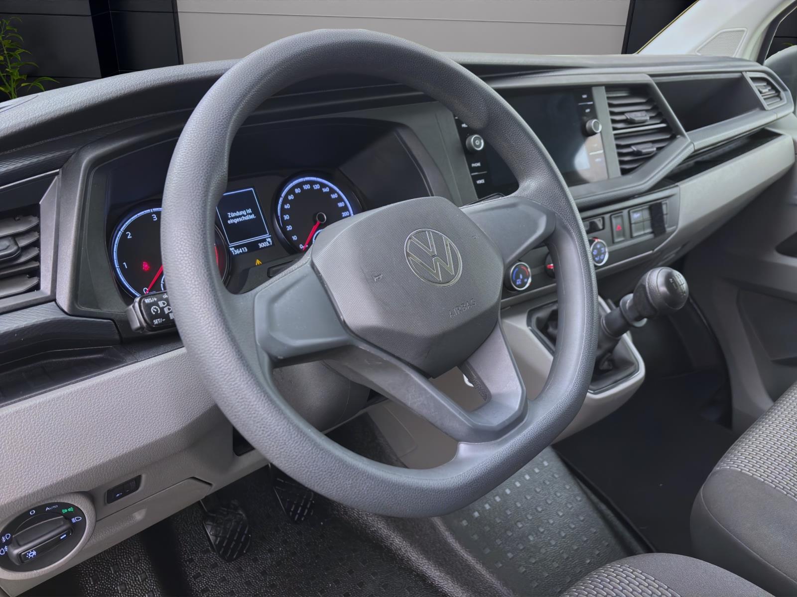 Volkswagen T6.1 Transporter Kombi 2.0 TDI 9-SITZER NAVI KLIMA PDC