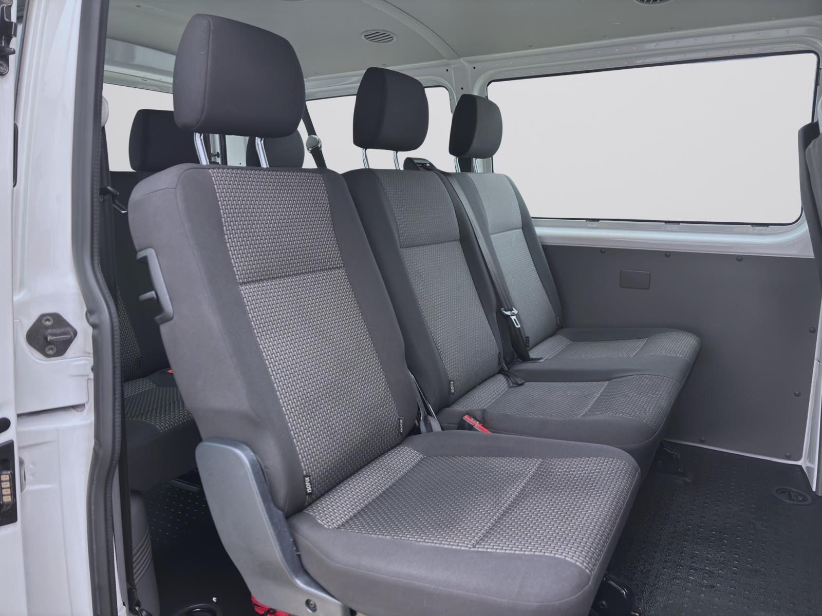 Volkswagen T6.1 Transporter Kombi 2.0 TDI 9-SITZER NAVI KLIMA PDC