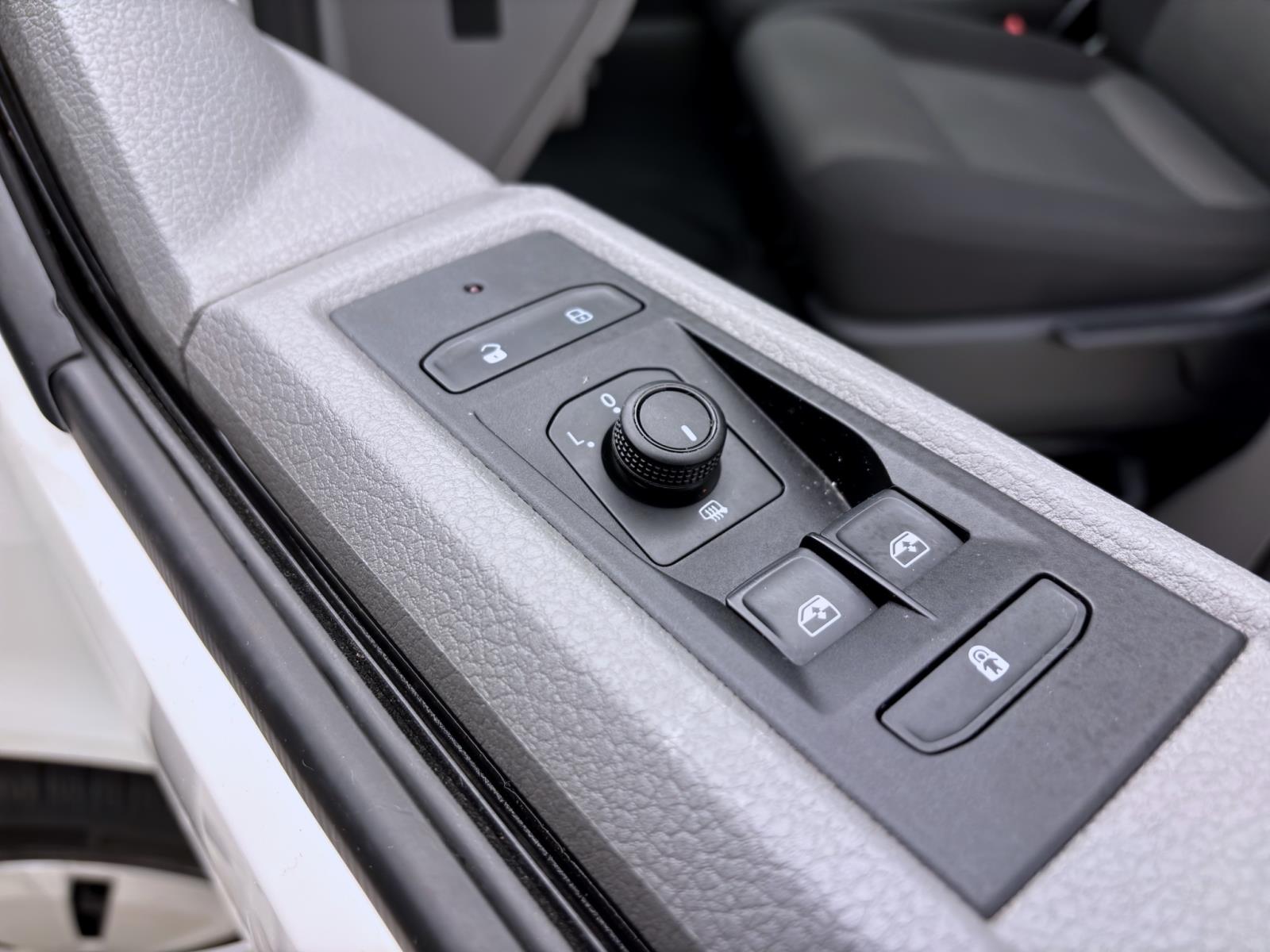 Volkswagen T6.1 Transporter Kombi 2.0 TDI 9-SITZER NAVI KLIMA