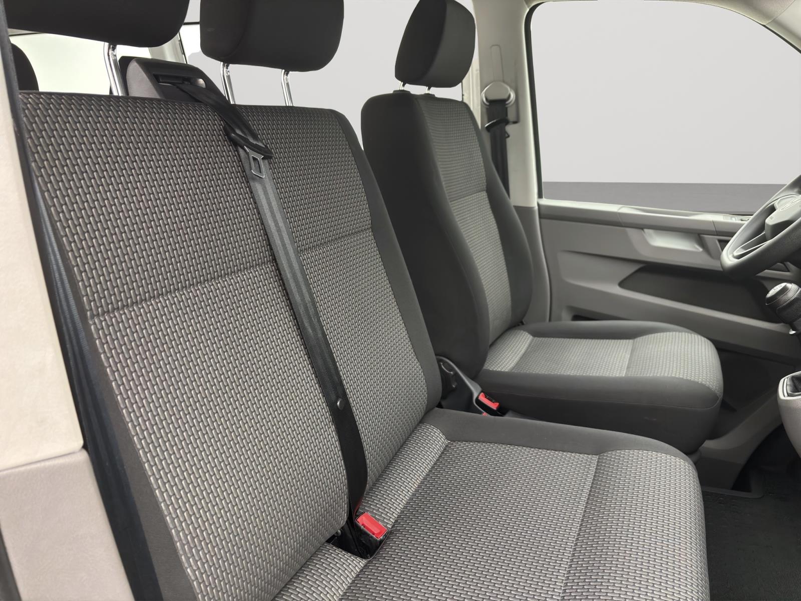 Volkswagen T6.1 Transporter Kombi 2.0 TDI 9-SITZER NAVI KLIMA