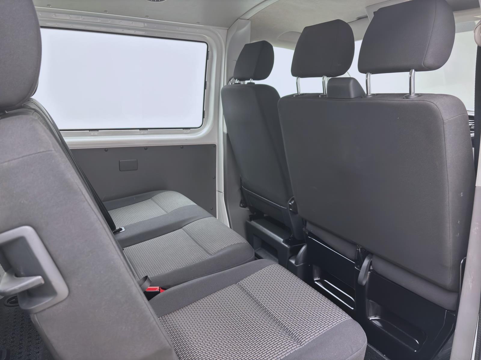 Volkswagen T6.1 Transporter Kombi 2.0 TDI 9-SITZER NAVI KLIMA