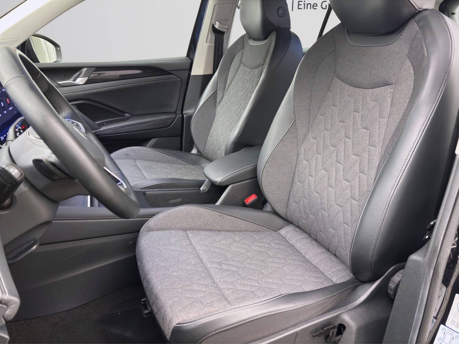 Volkswagen Tiguan 2.0 TDI DSG LIFE HuD KAMERA NAVI AHK