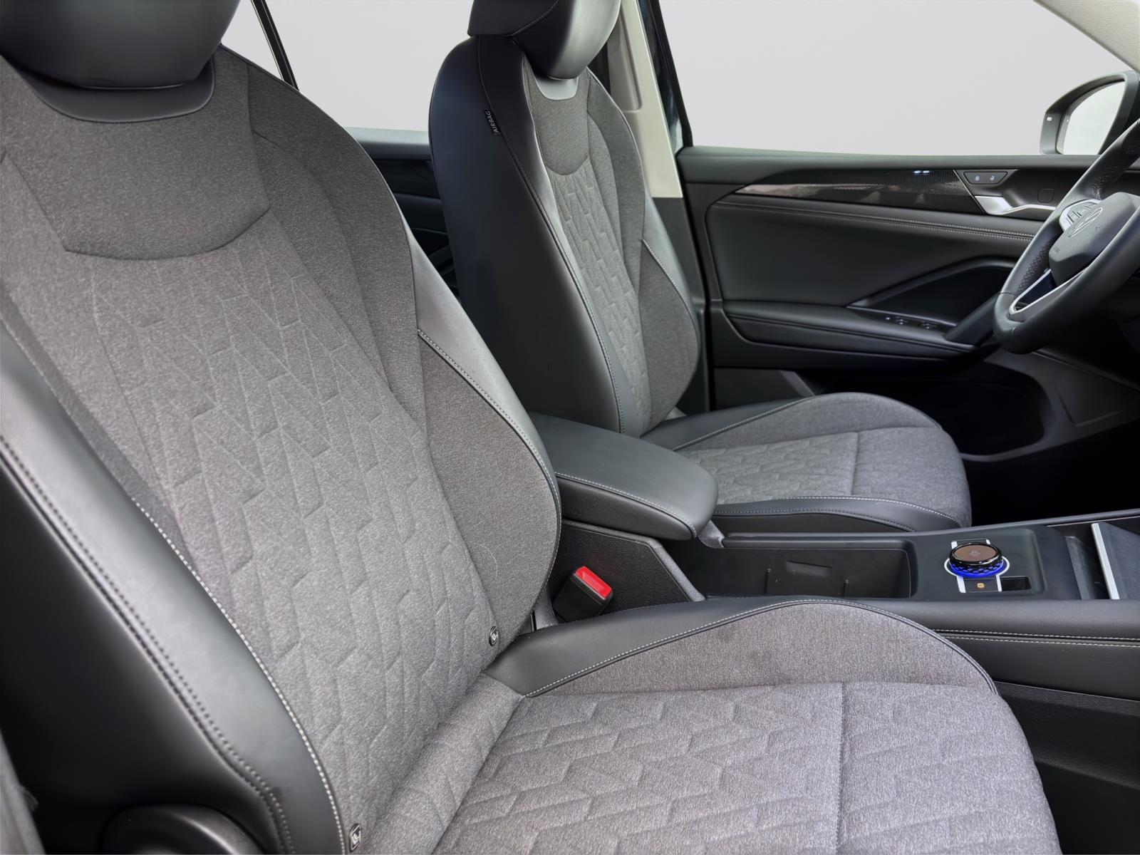 Volkswagen Tiguan 2.0 TDI DSG LIFE HuD KAMERA NAVI AHK