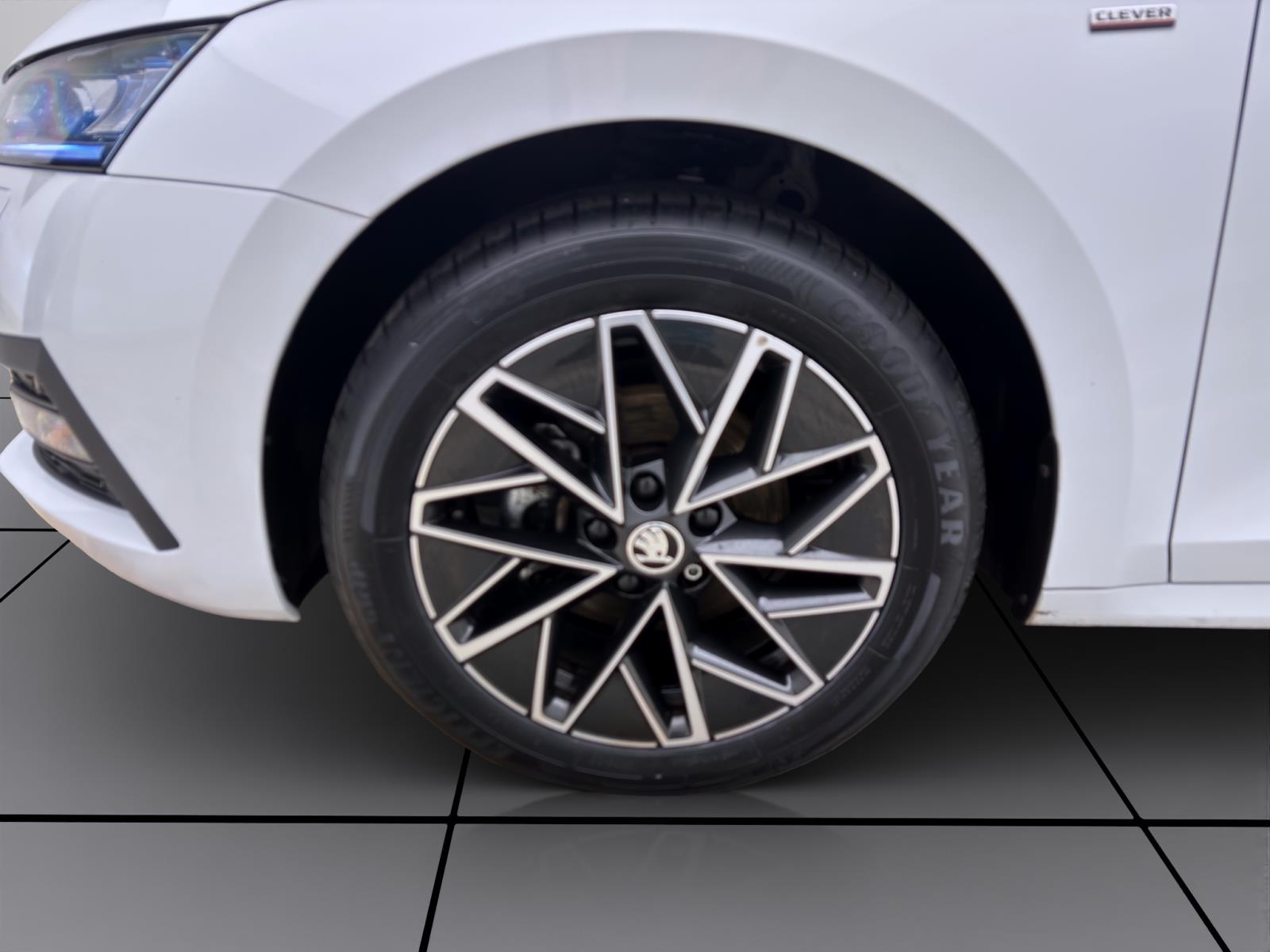 Skoda Octavia Combi 2.0 TDI DSG CLEVER PDC LED AHK NAVI KAMERA