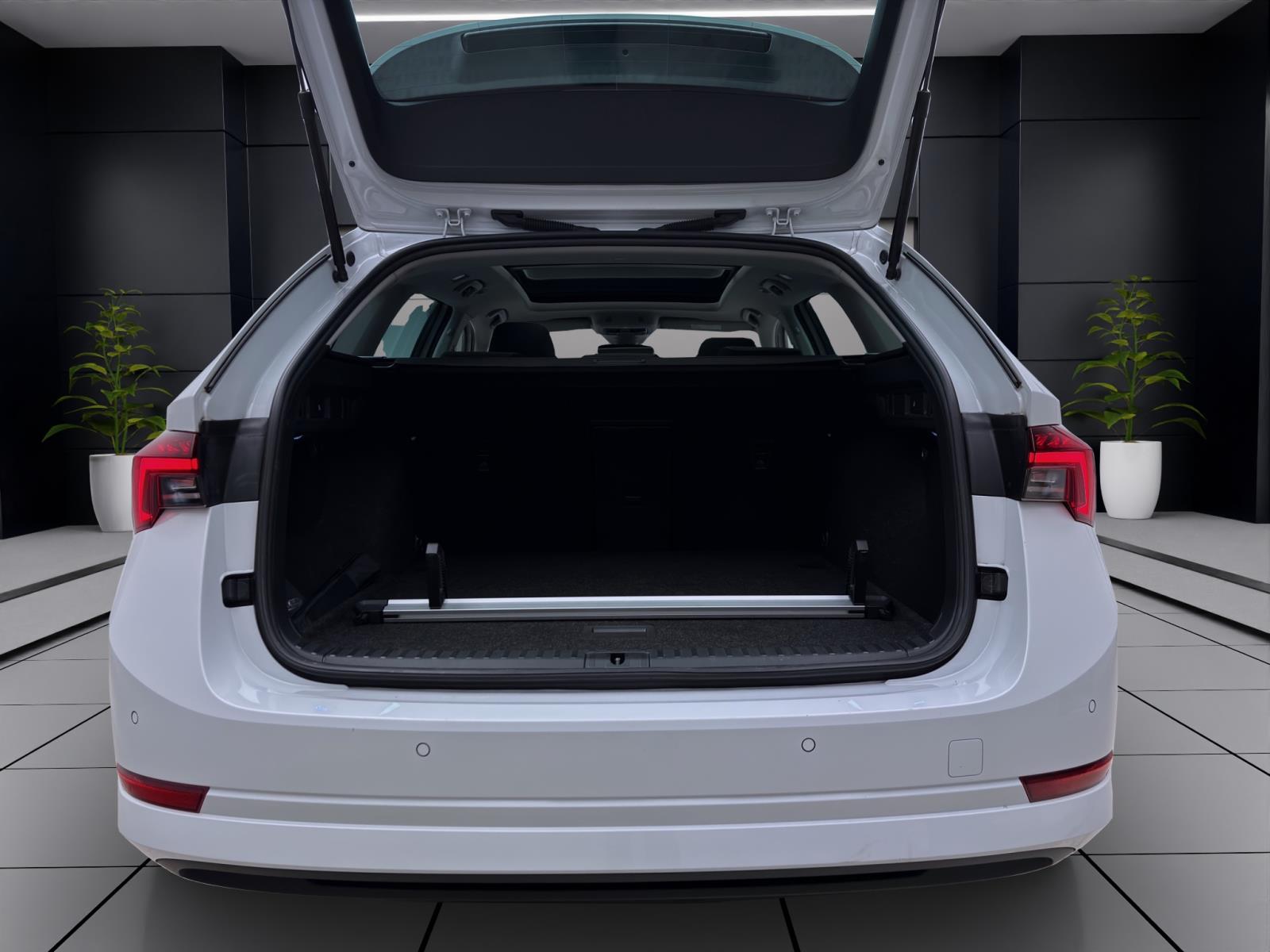 Skoda Octavia Combi 2.0 TDI DSG STYLE HuD PDC KAMERA PANO