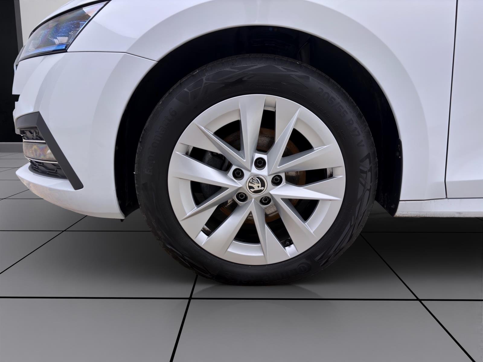 Skoda Octavia Combi 2.0 TDI DSG STYLE HuD PDC KAMERA PANO