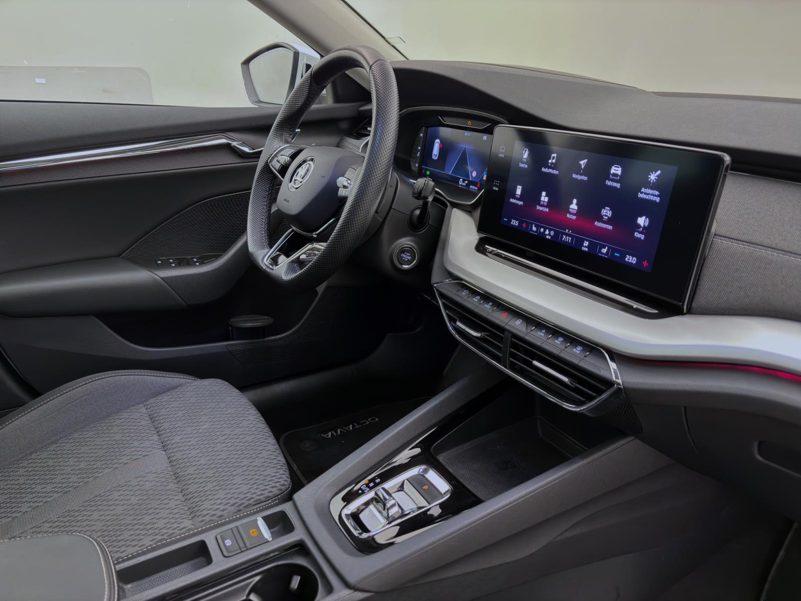 Skoda Octavia Combi 2.0 TDI DSG STYLE HuD PDC KAMERA PANO