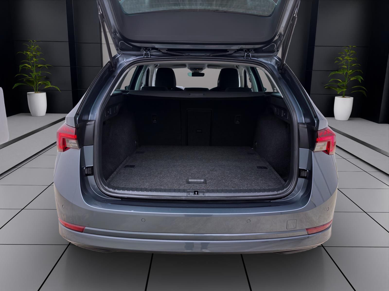 Skoda Octavia Combi 1.5 TSI CLEVER MATRIX KAMERA NAVI LM17