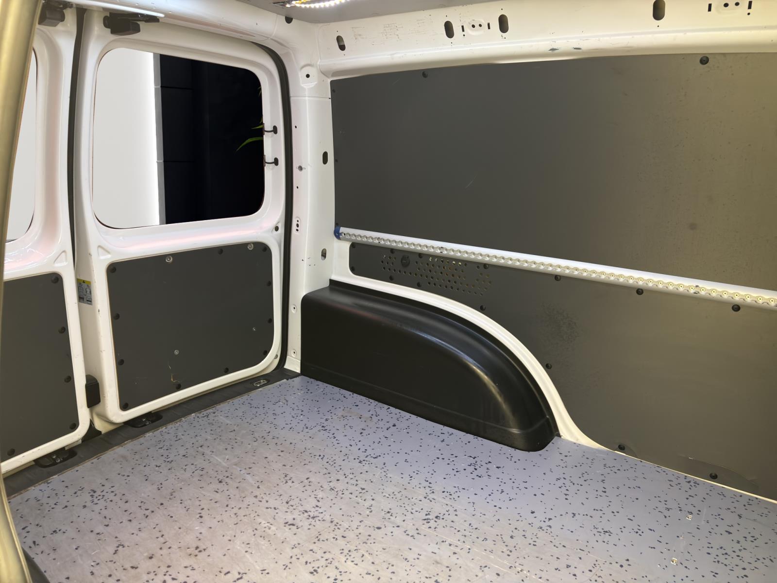 Volkswagen Caddy 2.0 TDI KASTEN NAVI STANDHZG AHK KLIMA