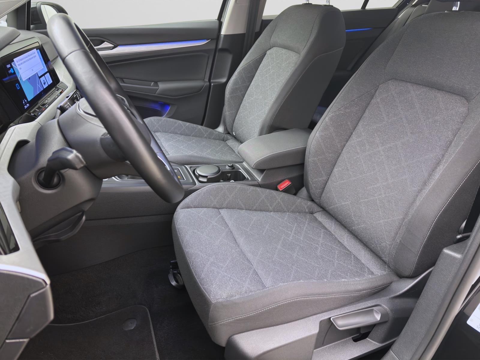 Volkswagen Golf 1.5 TSI LIFE STANDHZG NAVI ACC LED