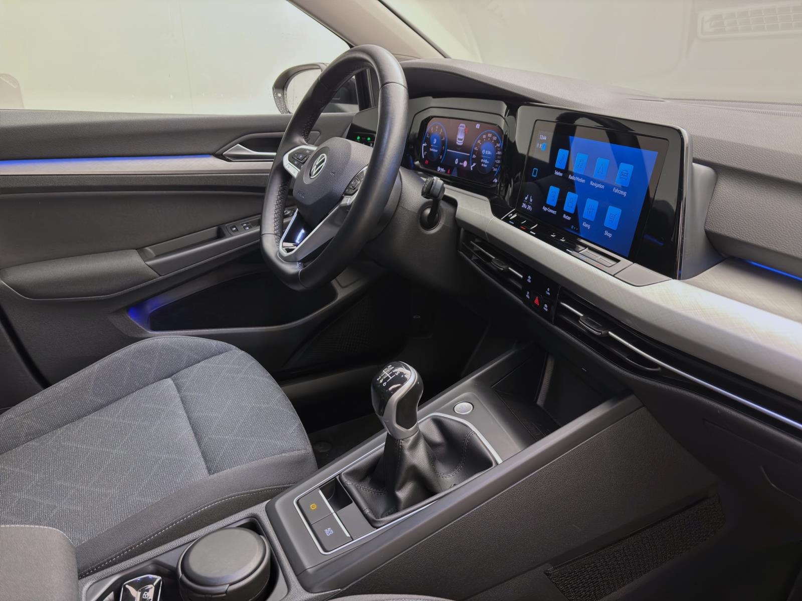 Volkswagen Golf 1.5 TSI LIFE STANDHZG NAVI ACC LED