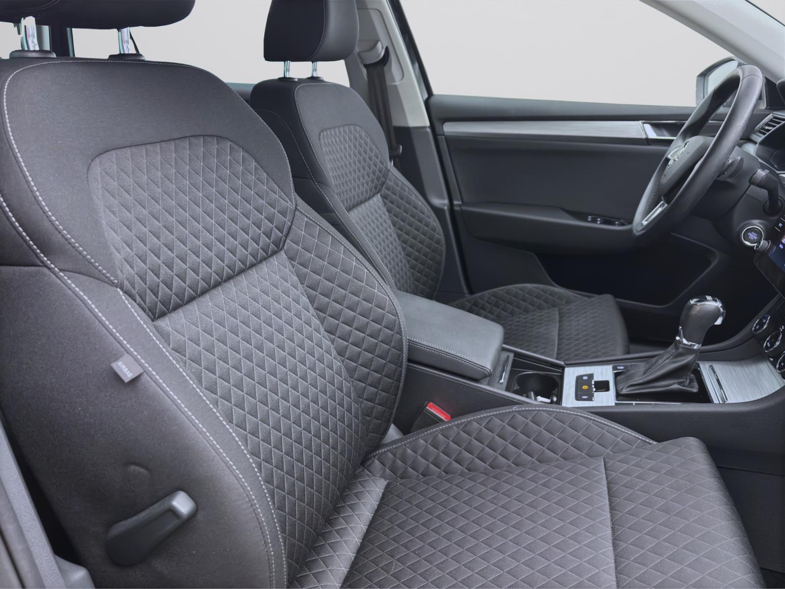 Skoda Superb Combi 2.0 TDI DSG AMBITION PDC LED NAVI SITZHZ