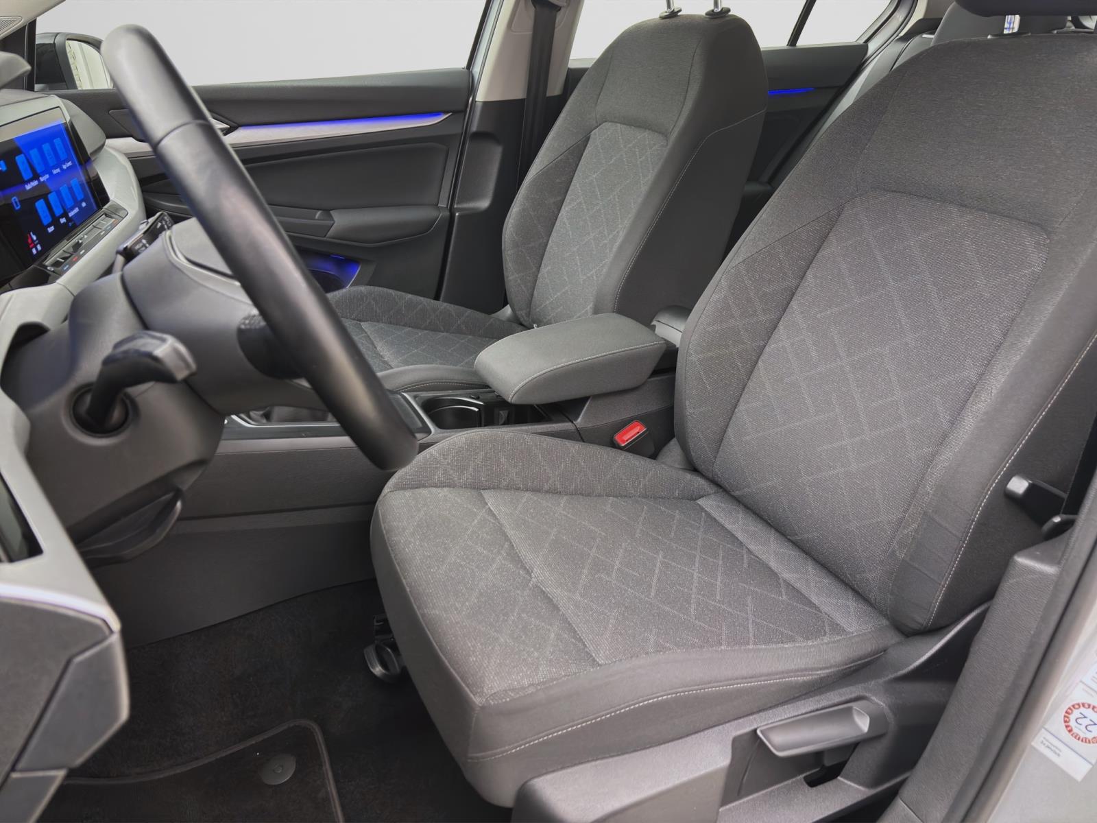 Volkswagen Golf 2.0 TDI LIFE STDHZG PDC NAVI LM17