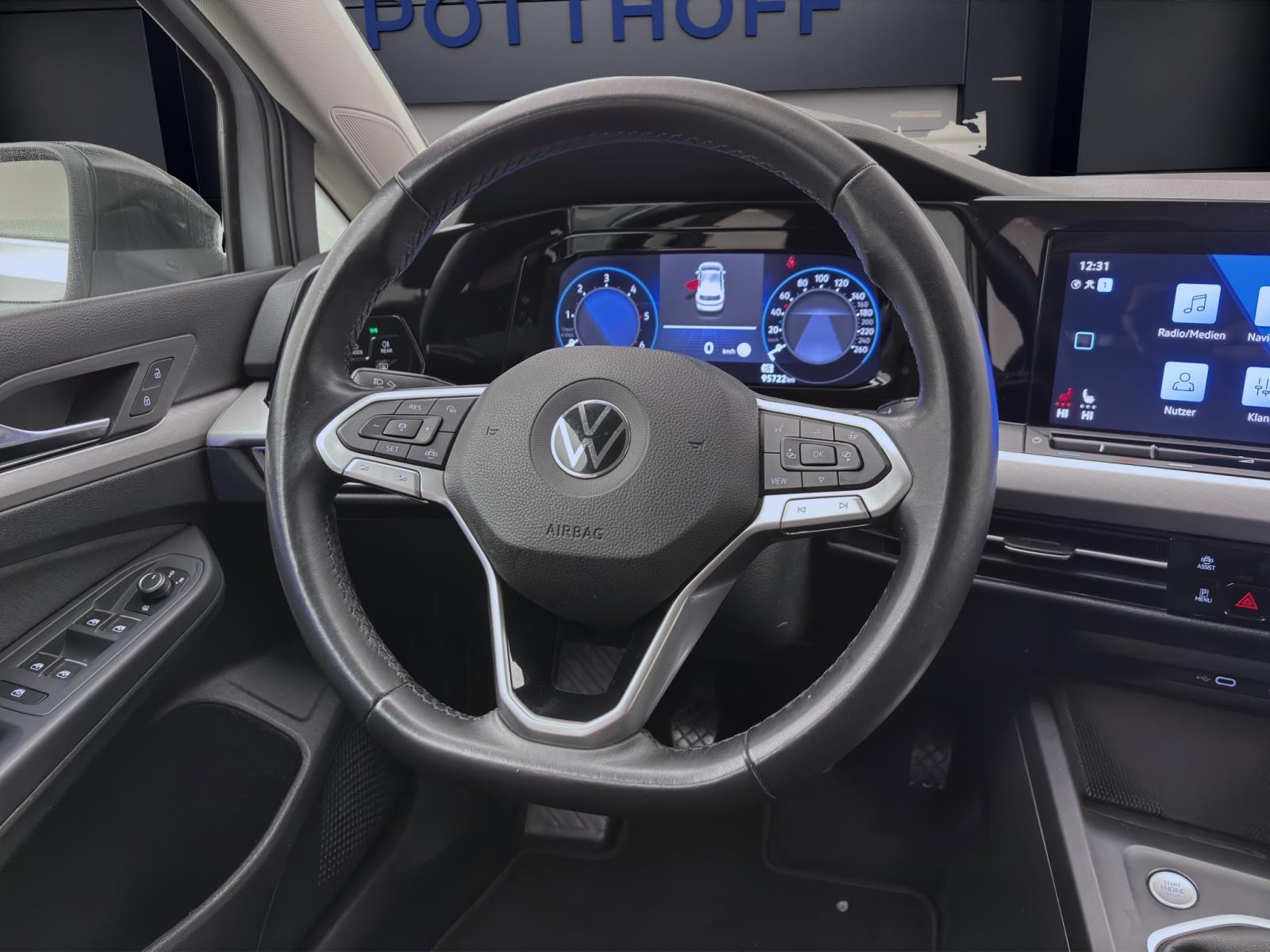 Volkswagen Golf 2.0 TDI LIFE STDHZG PDC NAVI LM17