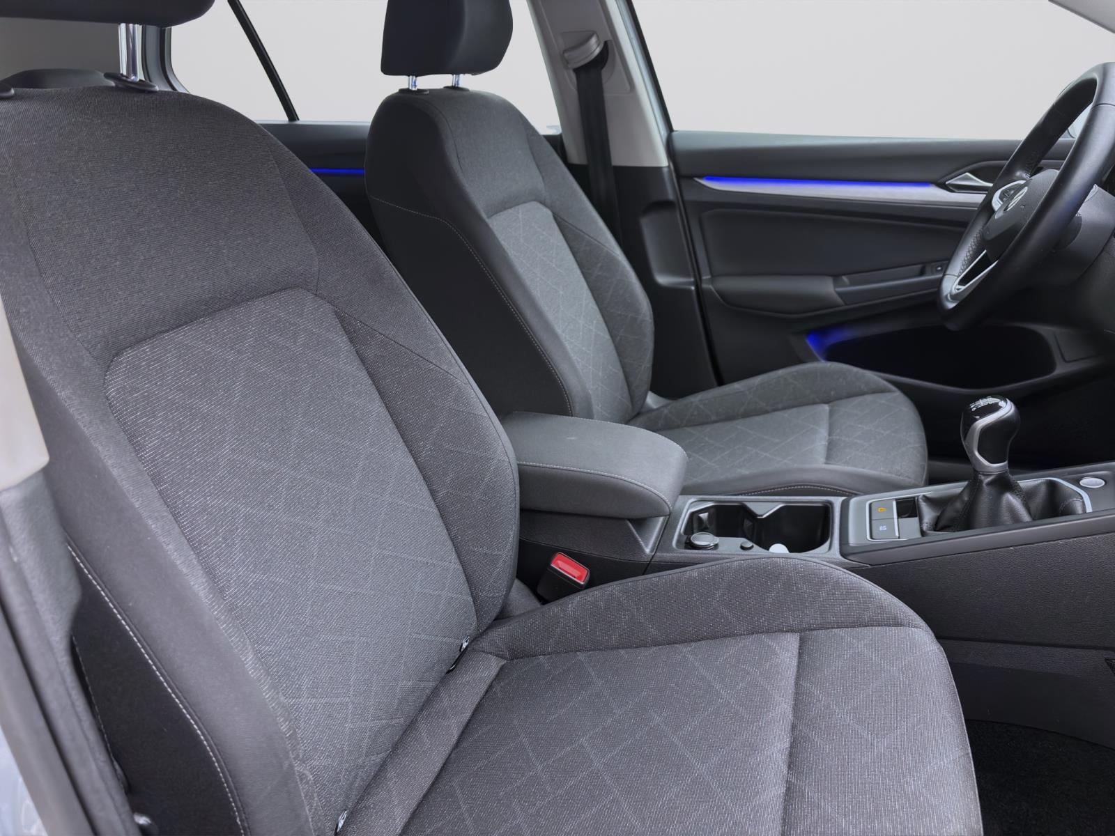 Volkswagen Golf 2.0 TDI LIFE STDHZG PDC NAVI LM17
