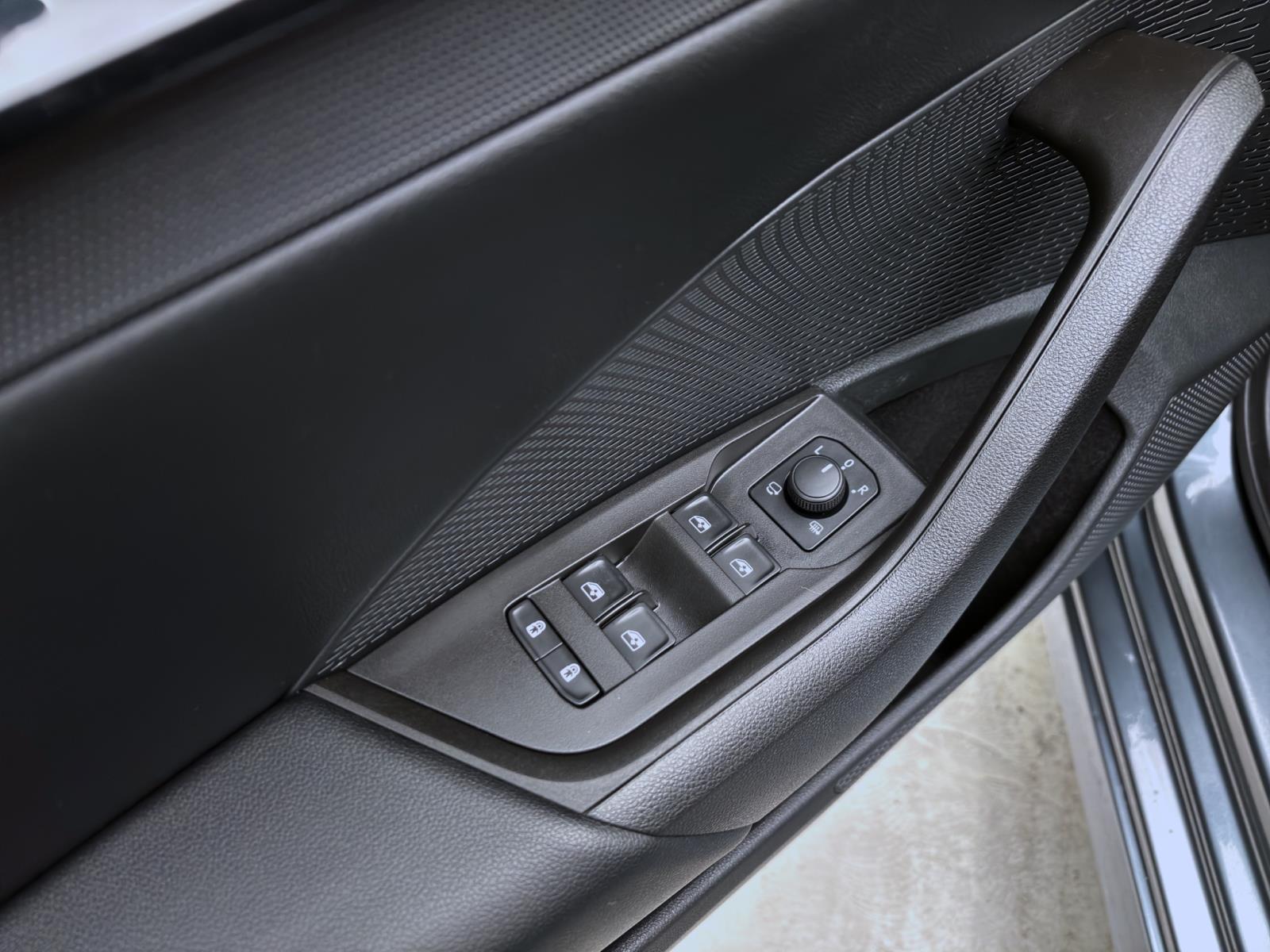 Skoda Octavia Combi 2.0 TDI AMBITION MATRIX PDC NAVI LED