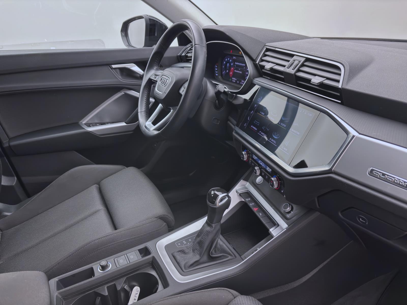 Audi Q3 40 TFSI Q ADVANCED NAVI+ MATRIX KAMERA SITZHZG