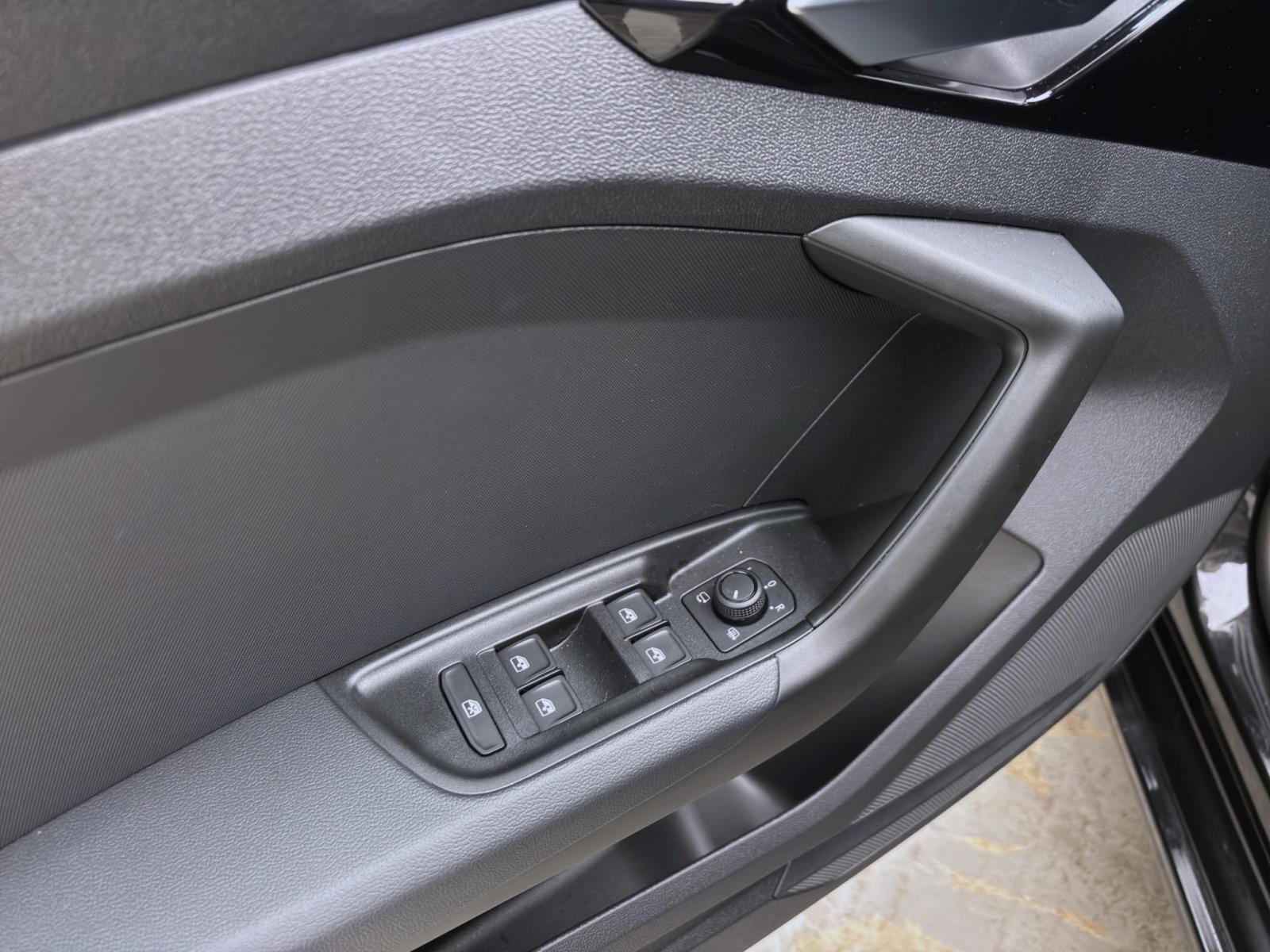 Audi A1 Sportback 25 TFSI LM17 SITZHZG PDC DAB+