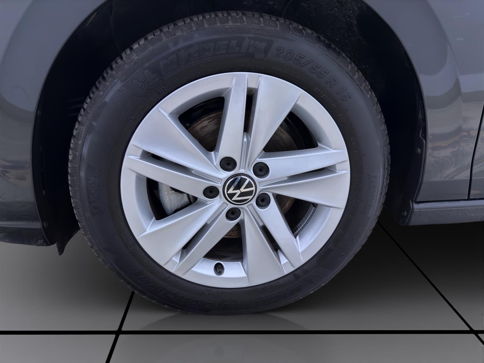 Volkswagen Golf 1.5 TSI LIFE NAVI PDC SITZHZG LANEASSIST