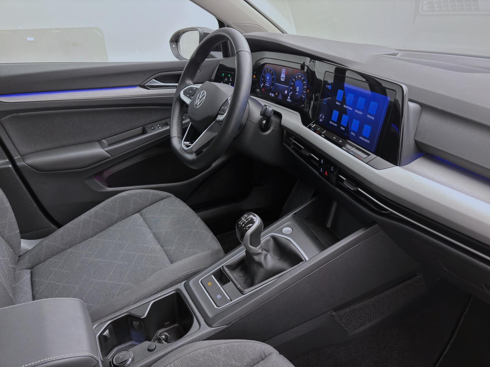 Volkswagen Golf 1.5 TSI LIFE NAVI PDC SITZHZG LANEASSIST