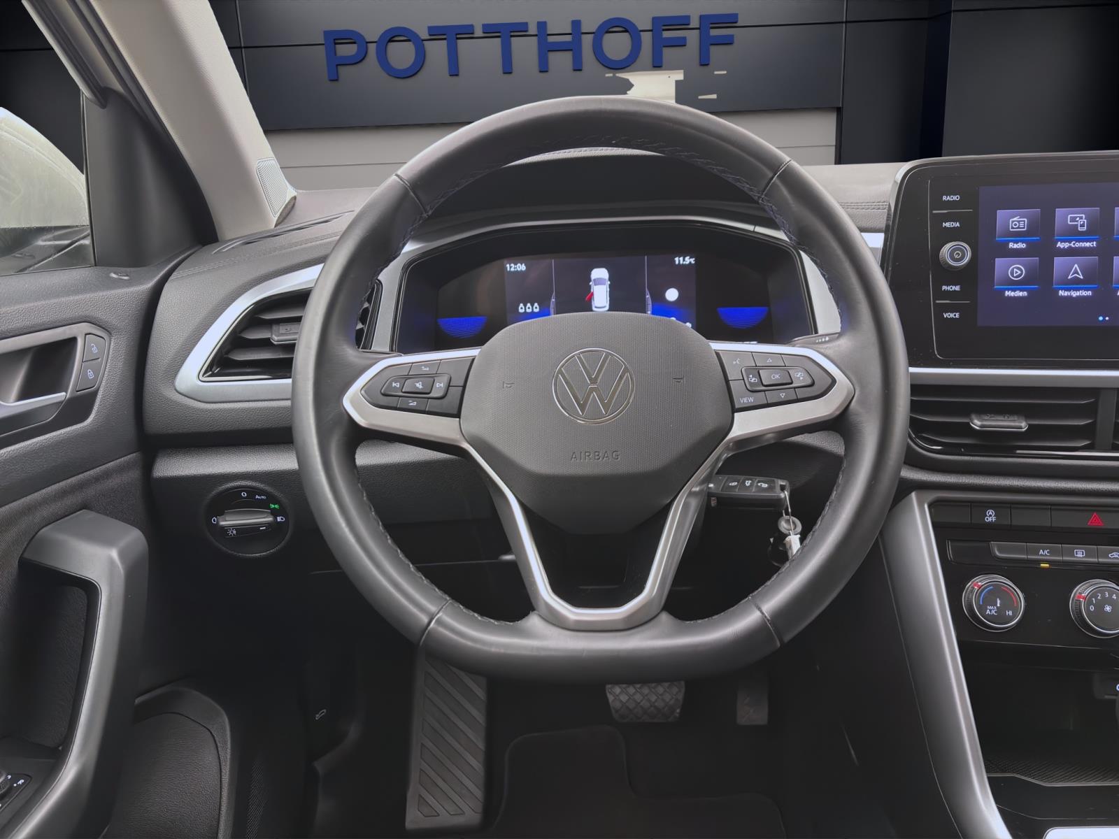 Volkswagen T-Roc 1.5 TSI DSG LIFE PDC LED NAVI AHK