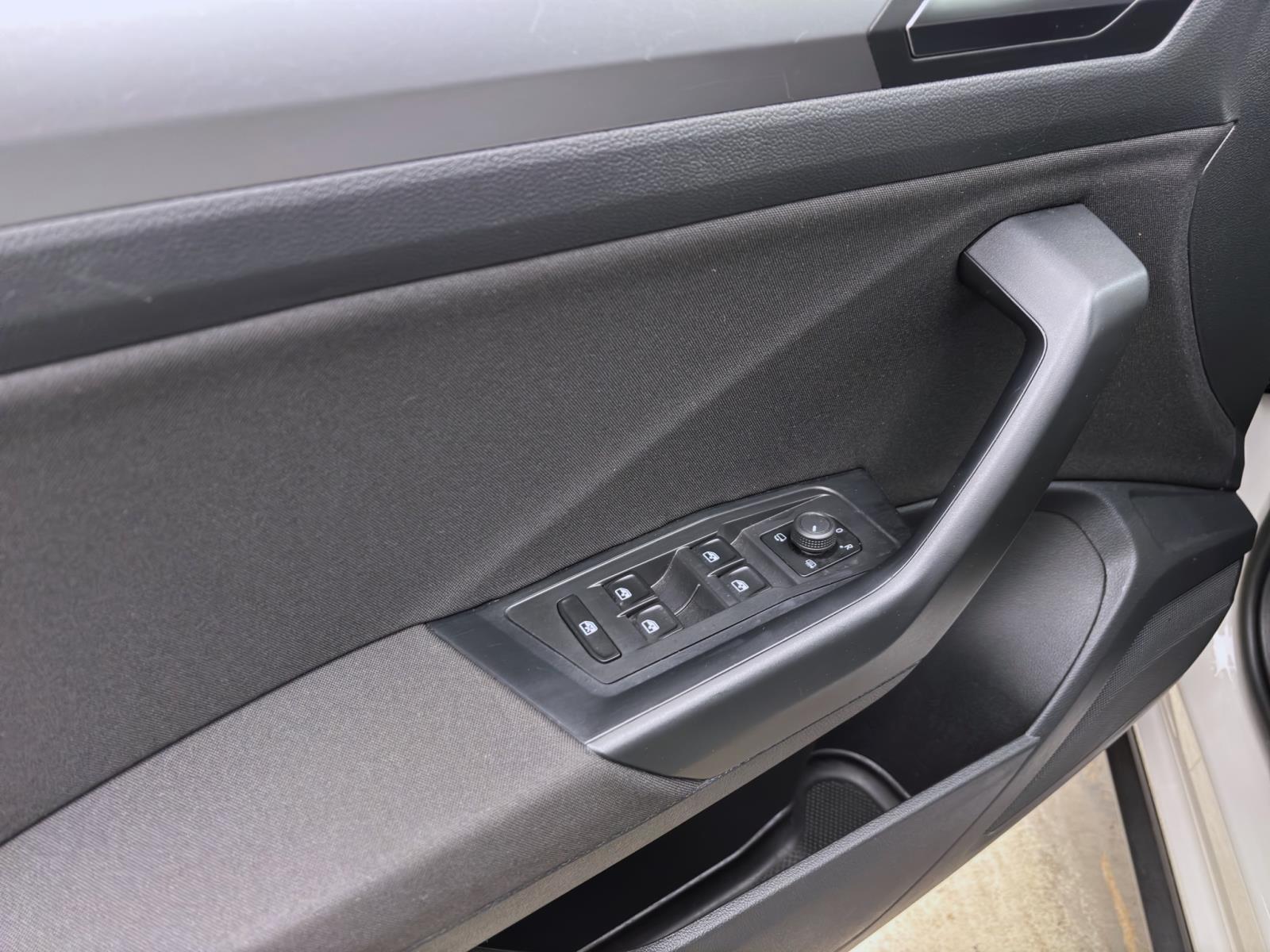 Volkswagen T-Roc 1.5 TSI DSG LIFE PDC LED NAVI AHK