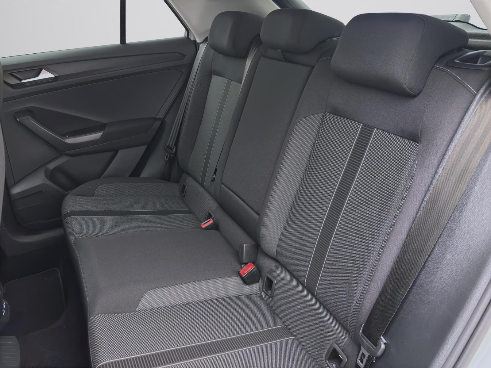 Volkswagen T-Roc 1.5 TSI DSG LIFE PDC LED NAVI AHK
