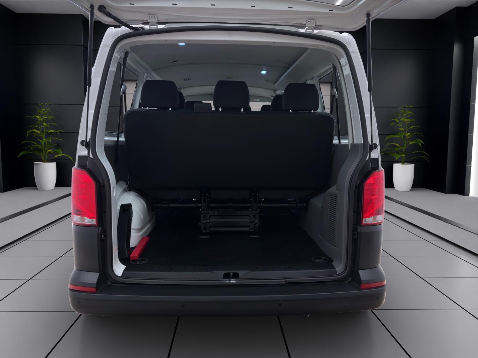 Volkswagen T6.1 Transporter Kombi 2.0 TDI 9-SITZER NAVI KLIMA PDC