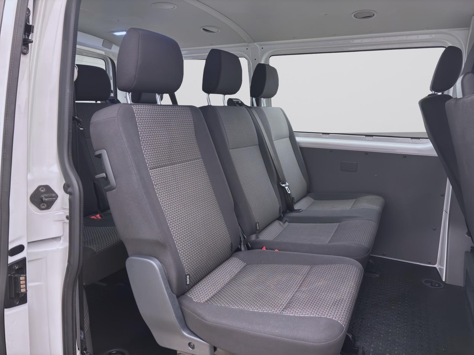 Volkswagen T6.1 Transporter Kombi 2.0 TDI 9-SITZER NAVI KLIMA PDC