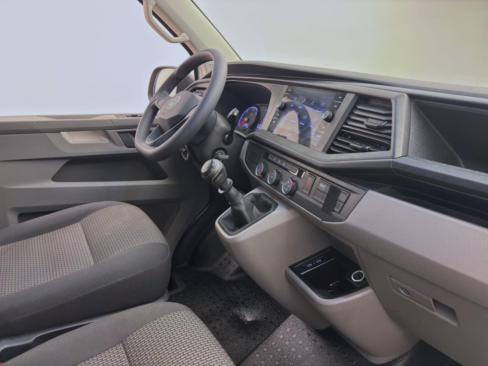 Volkswagen T6.1 Transporter Kombi 2.0 TDI 9-SITZER NAVI KLIMA PDC