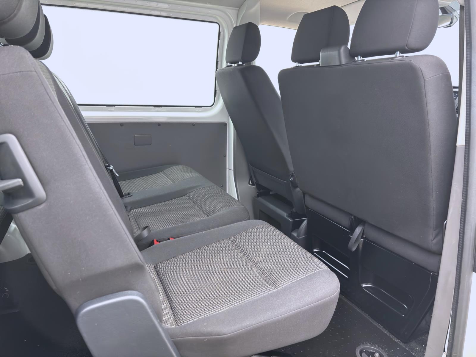 Volkswagen T6.1 Transporter Kombi 2.0 TDI 9-SITZER NAVI KLIMA PDC