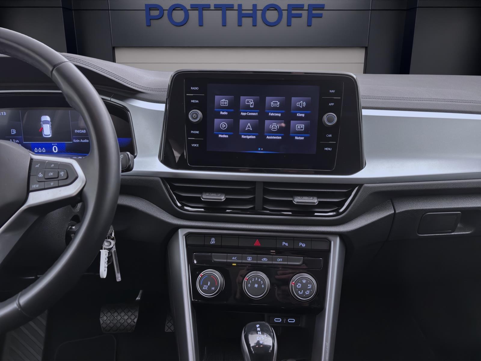 Volkswagen T-Roc 1.5 TSI DSG LIFE PDC LED NAVI AHK