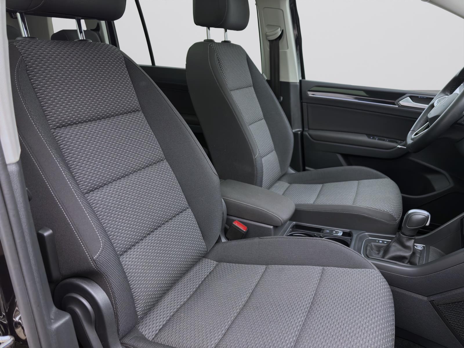 Volkswagen Touran 1.5 TSI DSG COMFORTLINE PANO AHK 7SITZE KAMERA