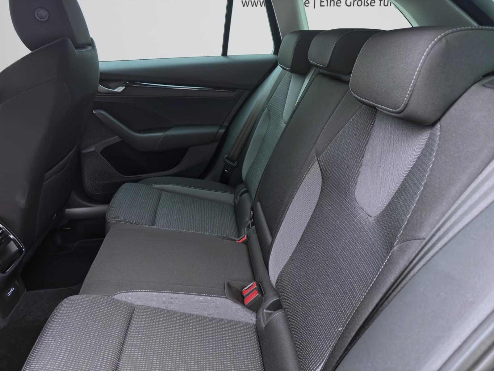 Bild 13: Skoda Octavia Combi 1.5 TSI DSG SELECTION AHK PDC NAVI SITZHZG