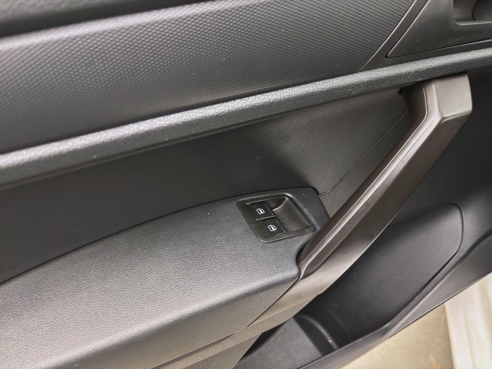 Volkswagen Caddy 2.0 TDI DSG KASTEN HECKTÜREN NAVI AHK
