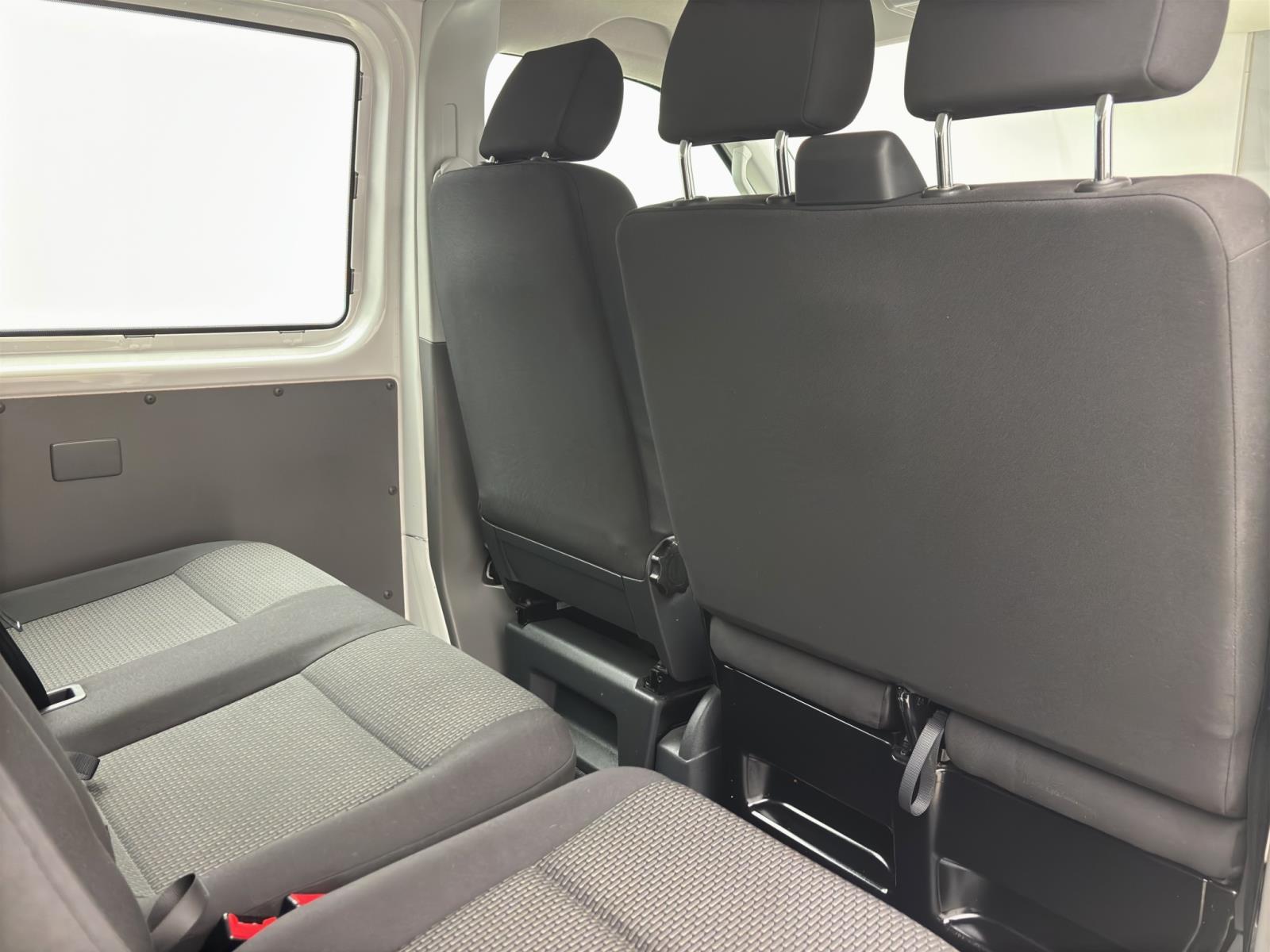 Volkswagen T6.1 Transporter Kombi 2.0 TDI 9-SITZER NAVI KLIMA PDC