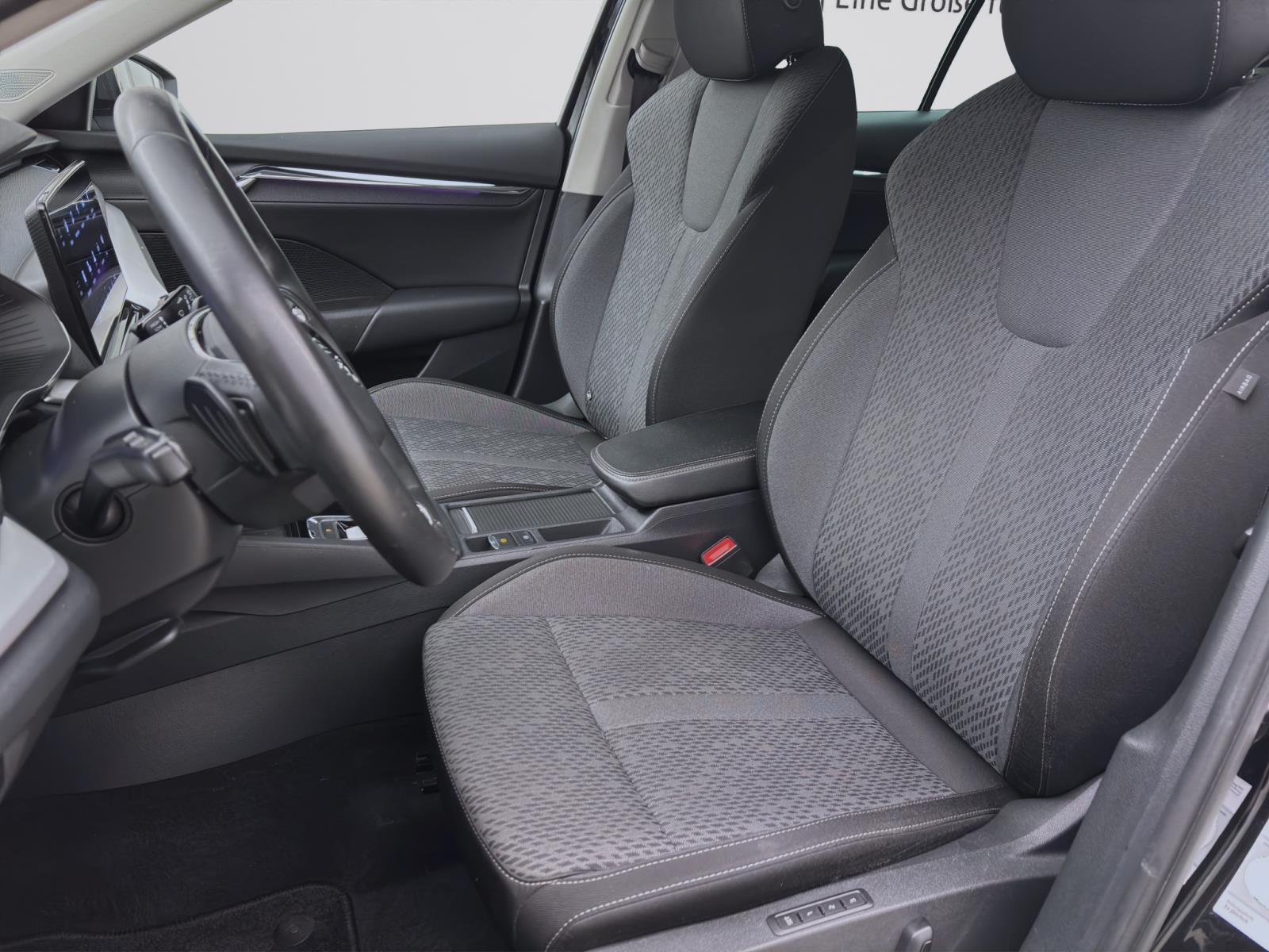 Skoda Octavia Combi 2.0 TDI DSG FIRST EDITION HuD PDC NAVI AHK
