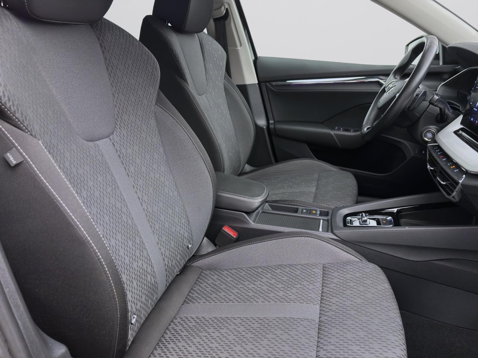 Skoda Octavia Combi 2.0 TDI DSG FIRST EDITION HuD PDC NAVI AHK